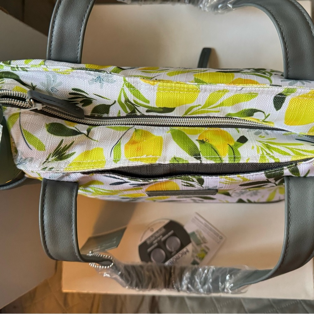 Artists' Collection Expandable Lunch Box, Choose Color - Picture 4 of 5